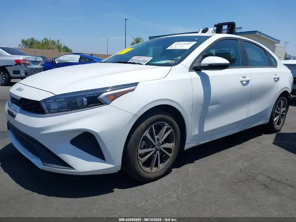 3KPF24AD5PE559705 2023 KIA FORTE - Image 2