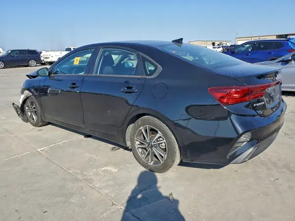 3KPF24AD5PE564502 2023 KIA FORTE - Image 2