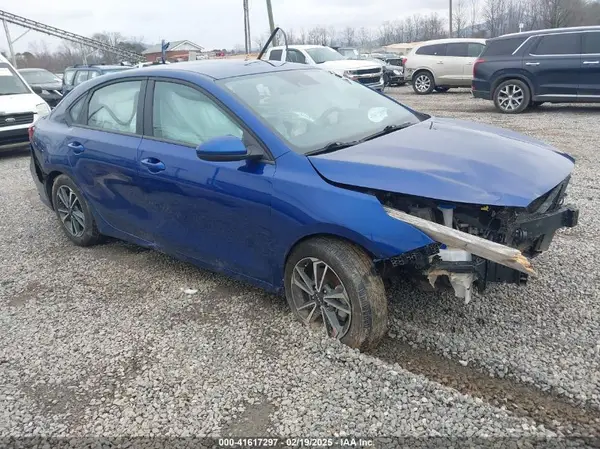 3KPF24AD5PE565908 2023 KIA FORTE - Image 1