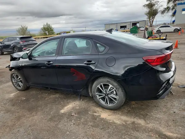 3KPF24AD5PE566122 2023 KIA FORTE - Image 2