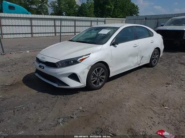 3KPF24AD5PE567299 2023 KIA FORTE - Image 2