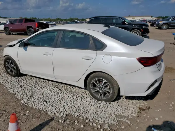 3KPF24AD5PE567321 2023 KIA FORTE - Image 2