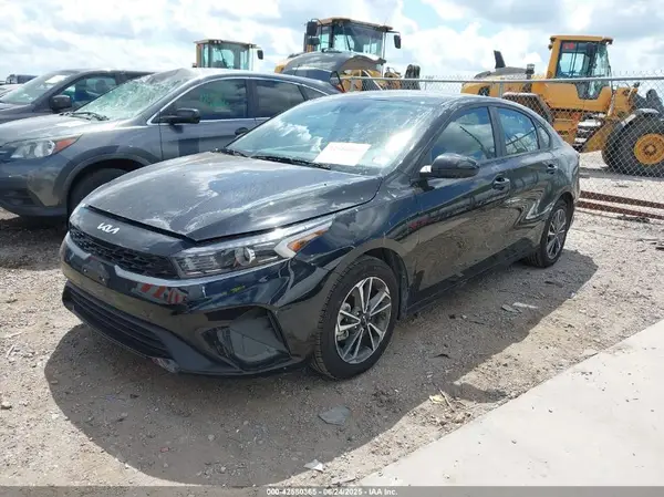 3KPF24AD5PE567447 2023 KIA FORTE - Image 2