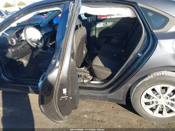 3KPF24AD5PE568520 2023 KIA FORTE - Image 8