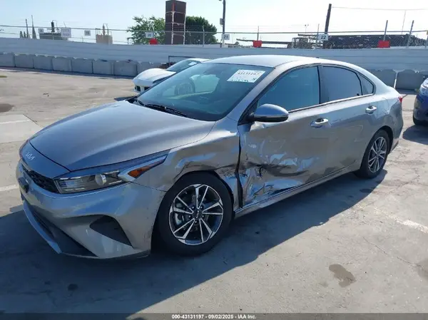 3KPF24AD5PE573748 2023 KIA FORTE - Image 2