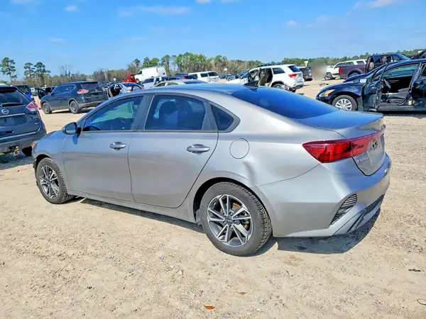 3KPF24AD5PE573989 2023 KIA FORTE - Image 2