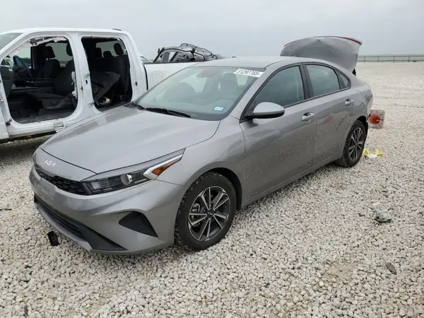 3KPF24AD5PE575094 2023 KIA FORTE - Image 1