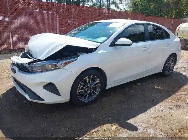 3KPF24AD5PE578433 2023 KIA FORTE - Image 2