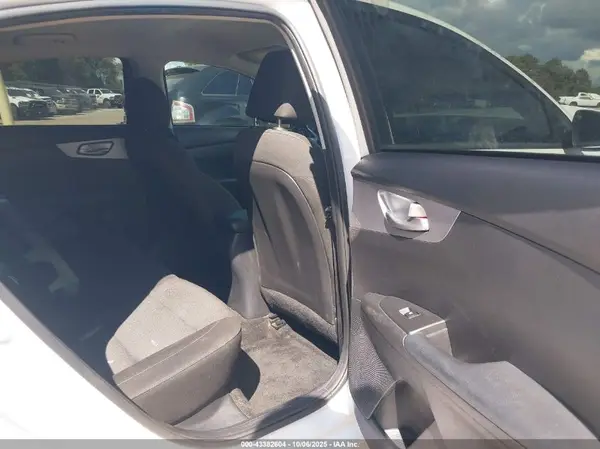 3KPF24AD5PE578433 2023 KIA FORTE - Image 8