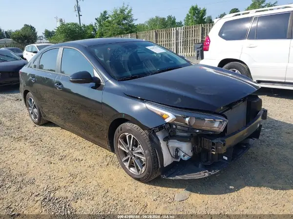 3KPF24AD5PE581655 2023 KIA FORTE - Image 1