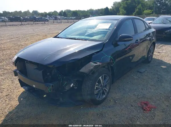 3KPF24AD5PE581655 2023 KIA FORTE - Image 2