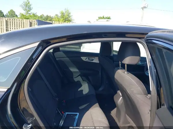 3KPF24AD5PE581655 2023 KIA FORTE - Image 8