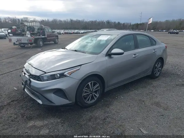 3KPF24AD5PE582353 2023 KIA FORTE - Image 2