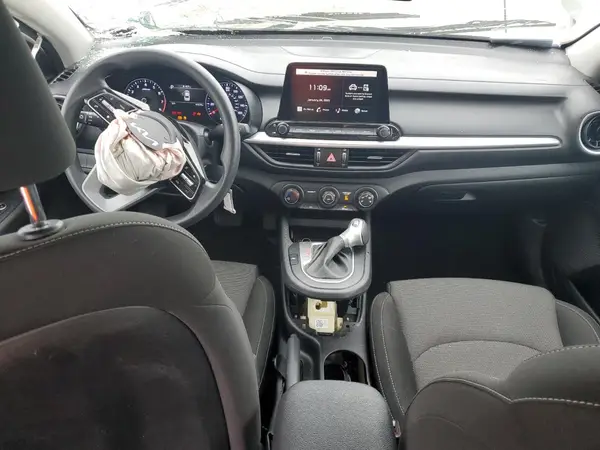 3KPF24AD5PE583289 2023 KIA FORTE - Image 8