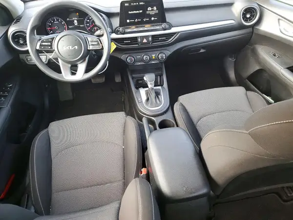 3KPF24AD5PE583843 2023 KIA FORTE - Image 8