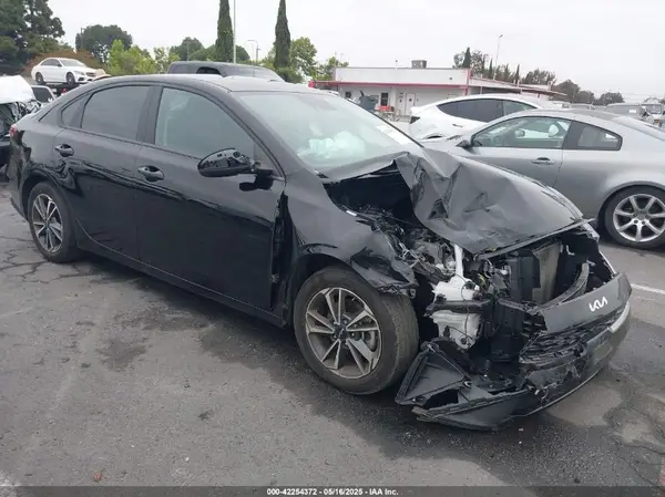 3KPF24AD5PE584927 2023 KIA FORTE - Image 1