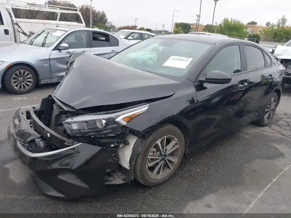 3KPF24AD5PE584927 2023 KIA FORTE - Image 2
