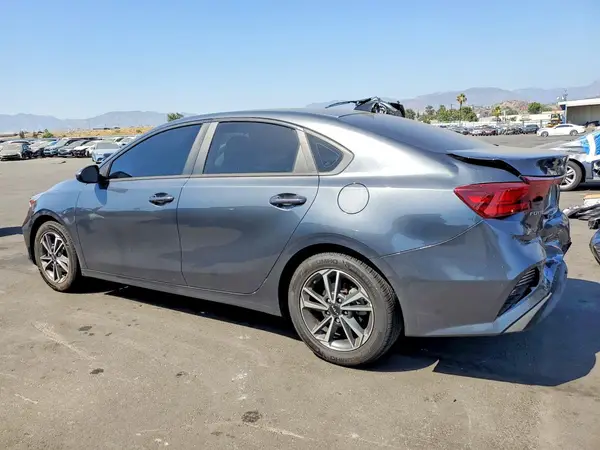 3KPF24AD5PE585379 2023 KIA FORTE - Image 2