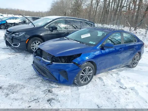 3KPF24AD5PE585804 2023 KIA FORTE - Image 2