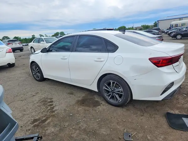 3KPF24AD5PE585981 2023 KIA FORTE - Image 2