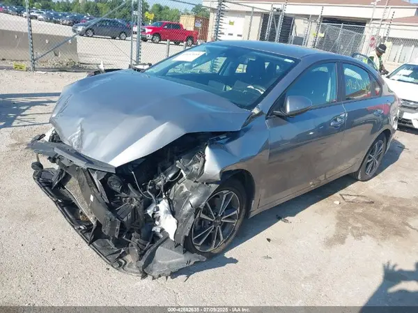 3KPF24AD5PE587696 2023 KIA FORTE - Image 2