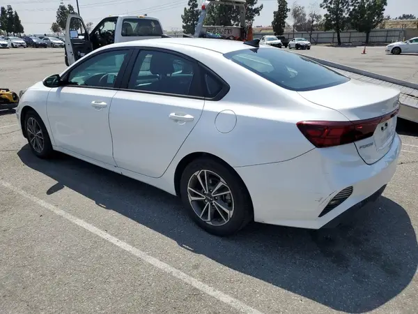 3KPF24AD5PE587794 2023 KIA FORTE - Image 2