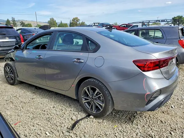 3KPF24AD5PE587858 2023 KIA FORTE - Image 2