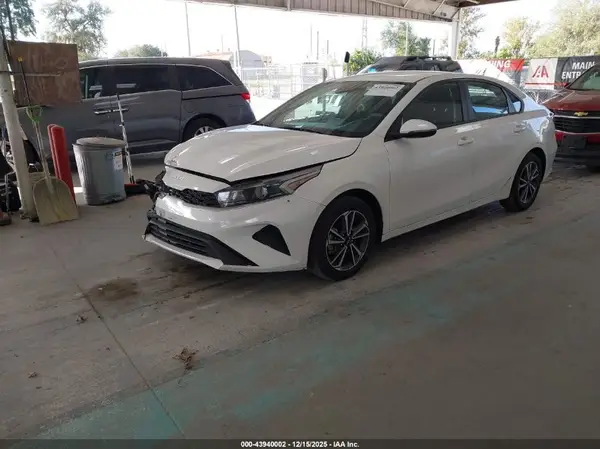 3KPF24AD5PE588539 2023 KIA FORTE - Image 2