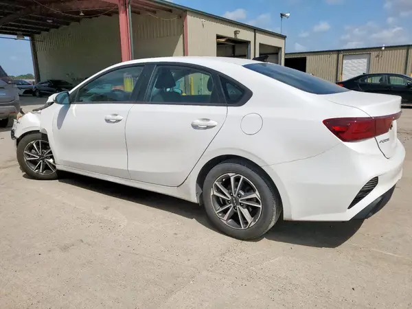 3KPF24AD5PE588704 2023 KIA FORTE - Image 2