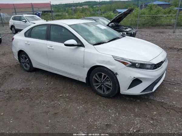 3KPF24AD5PE590582 2023 KIA FORTE - Image 1