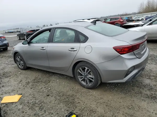 3KPF24AD5PE598455 2023 KIA FORTE - Image 2