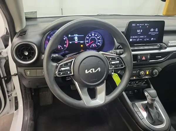 3KPF24AD5PE605775 2023 KIA FORTE - Image 2