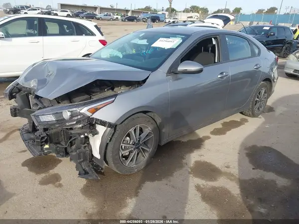 3KPF24AD5PE607302 2023 KIA FORTE - Image 2