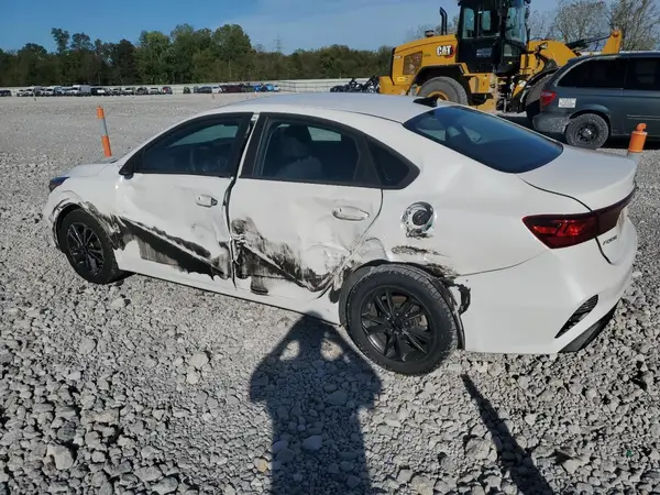 3KPF24AD5PE608417 2023 KIA FORTE - Image 2