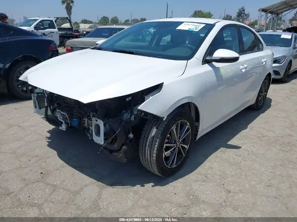 3KPF24AD5PE608675 2023 KIA FORTE - Image 2