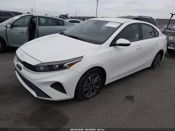 3KPF24AD5PE609986 2023 KIA FORTE - Image 2