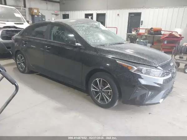 3KPF24AD5PE611981 2023 KIA FORTE - Image 1