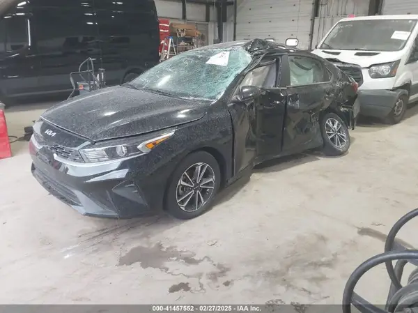 3KPF24AD5PE611981 2023 KIA FORTE - Image 2