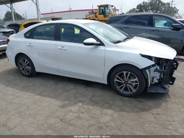 3KPF24AD5PE616999 2023 KIA FORTE - Image 1