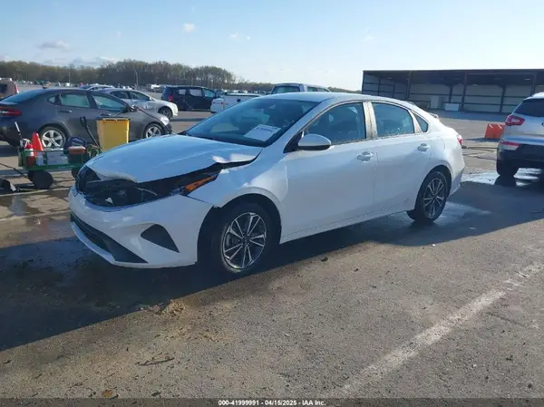 3KPF24AD5PE619448 2023 KIA FORTE - Image 2