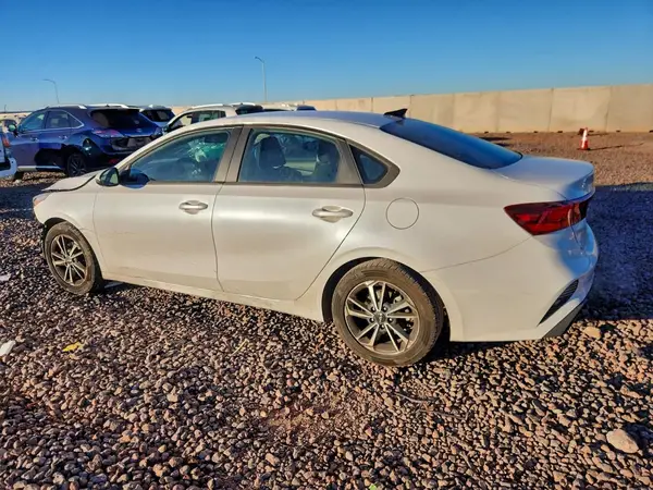 3KPF24AD5PE620101 2023 KIA FORTE - Image 2