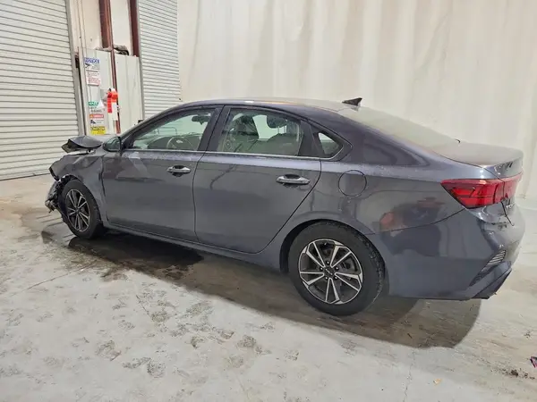 3KPF24AD5PE621670 2023 KIA FORTE - Image 2