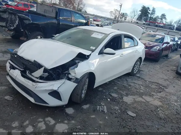 3KPF24AD5PE631096 2023 KIA FORTE - Image 2