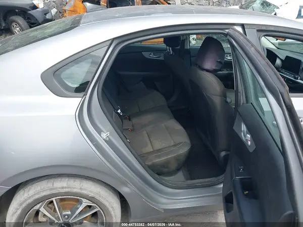 3KPF24AD5PE633446 2023 KIA FORTE - Image 8