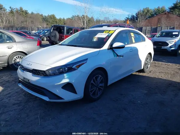 3KPF24AD5PE633981 2023 KIA FORTE - Image 2