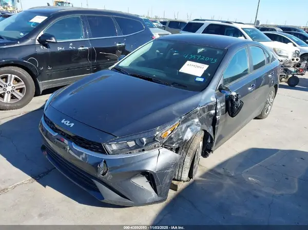 3KPF24AD5PE644964 2023 KIA FORTE - Image 2
