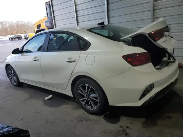 3KPF24AD5PE645886 2023 KIA FORTE - Image 2