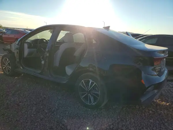 3KPF24AD5PE646987 2023 KIA FORTE - Image 2