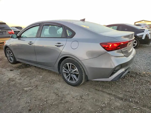 3KPF24AD5PE656435 2023 KIA FORTE - Image 2