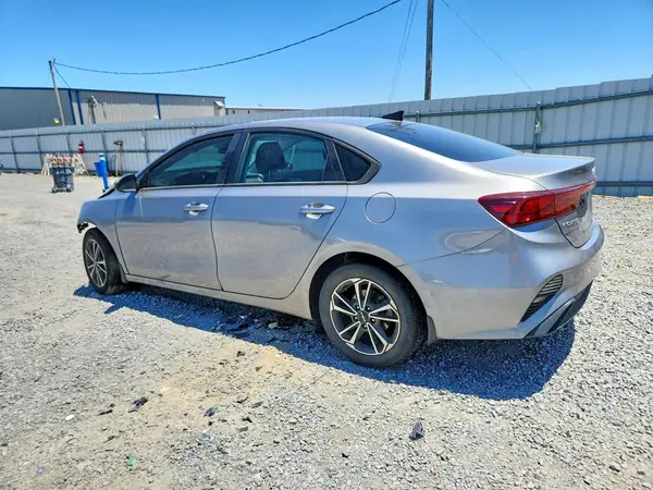 3KPF24AD5PE664096 2023 KIA FORTE - Image 2